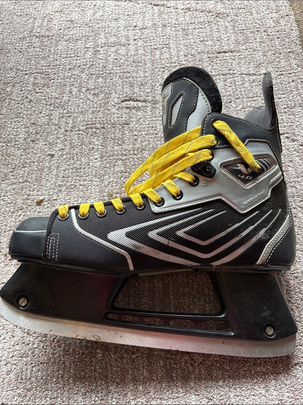 Men’s Ice Hockey Skate - CCM 4.0 Vector barely worn